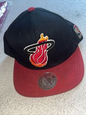 (NBA) MITCHELL&NESS MIAMI HEAT SNAPBACK 90,s STYLE VINTAGE